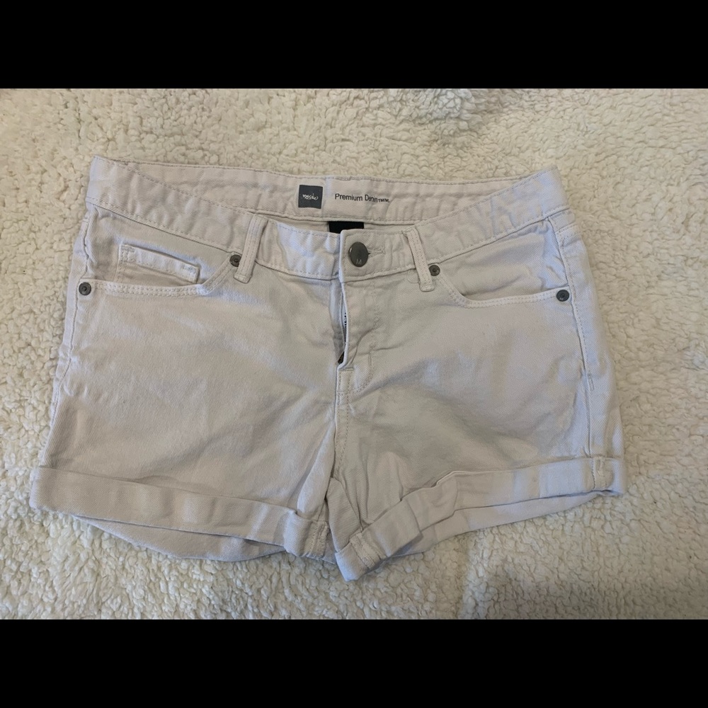 Women’s white jean shorts